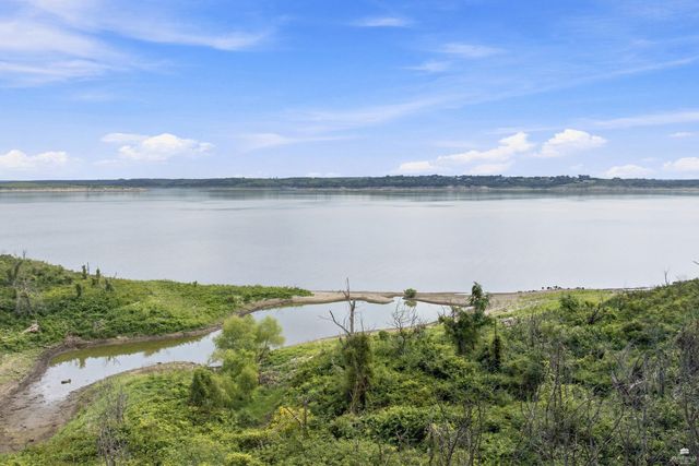3116 Oak Shores Road, Manhattan, KS 66503
