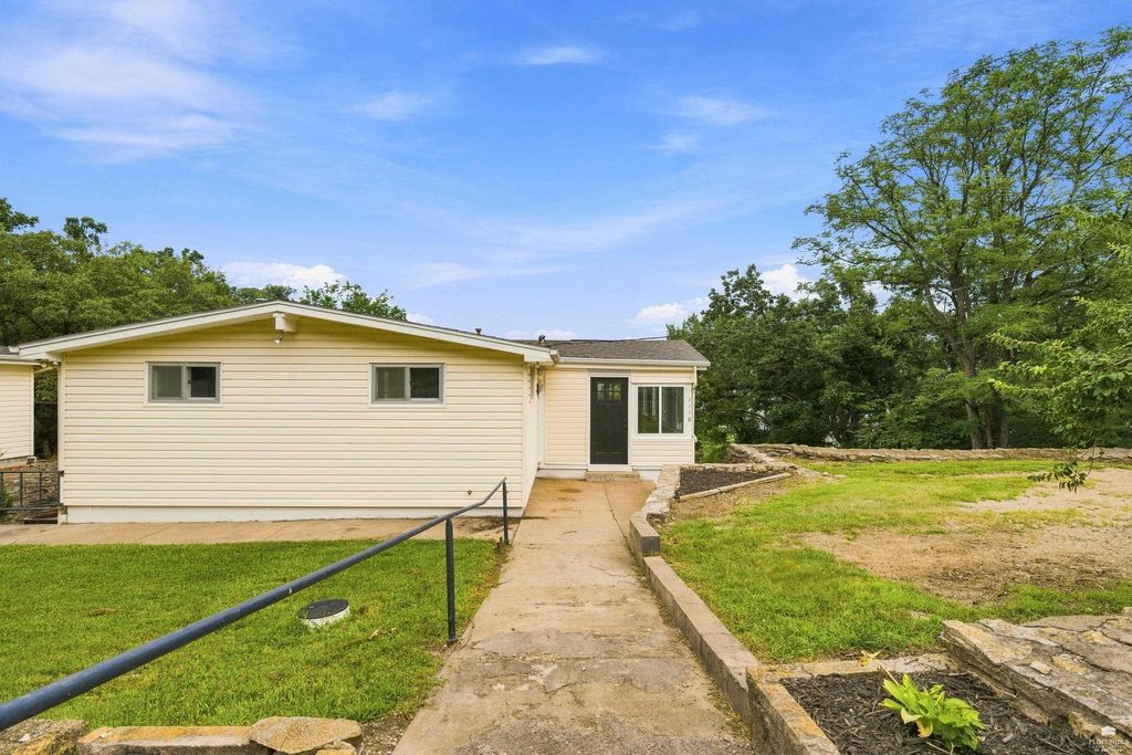 3116 Oak Shores Road, Manhattan, KS 66503