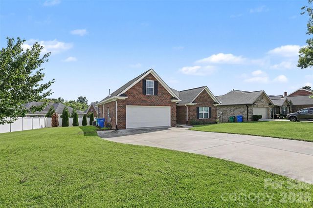 3552 Brickwood Circle, Midland, NC 28107