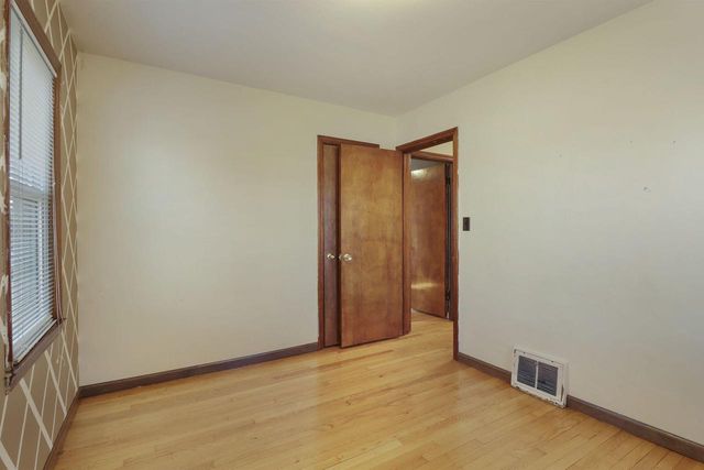 7526 38th AVENUE, Kenosha, WI 53142