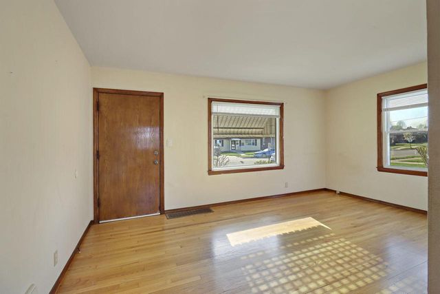 7526 38th AVENUE, Kenosha, WI 53142