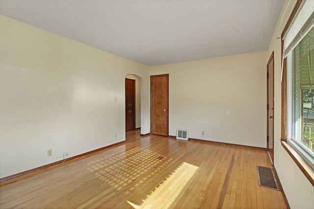 7526 38th AVENUE, Kenosha, WI 53142