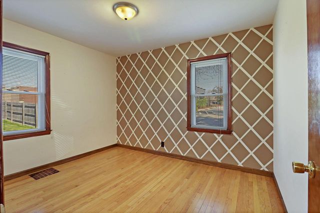 7526 38th AVENUE, Kenosha, WI 53142