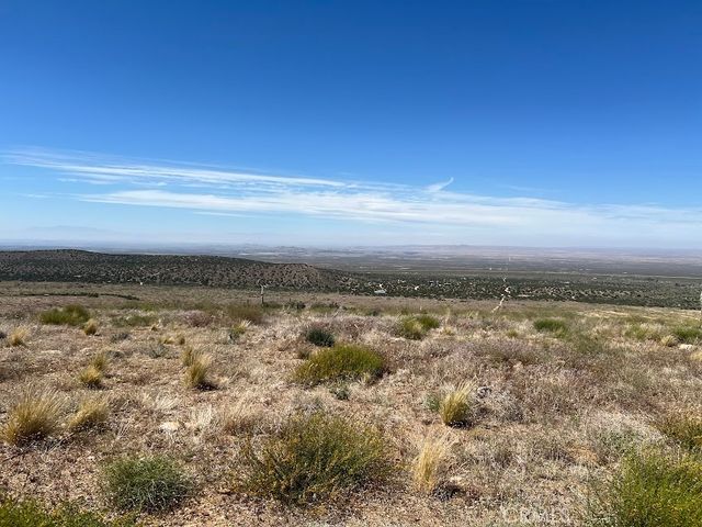 0 200, Llano, CA 93544