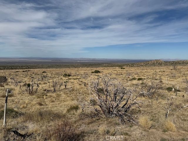 0 200, Llano, CA 93544