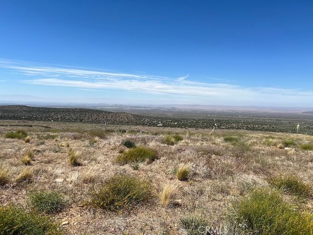0 200, Llano, CA 93544