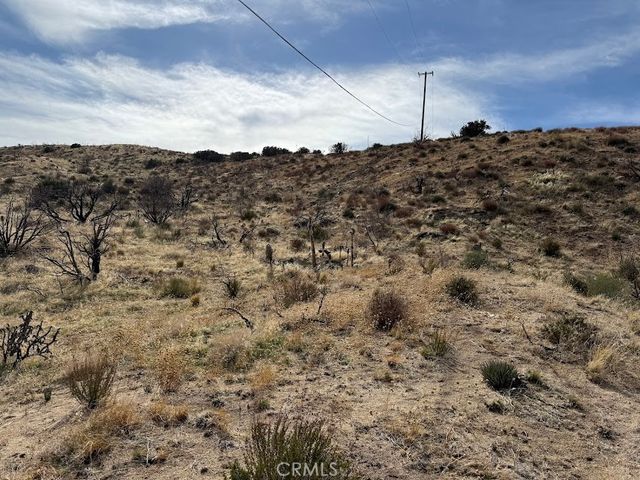 0 200, Llano, CA 93544