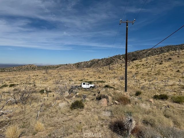 0 200, Llano, CA 93544