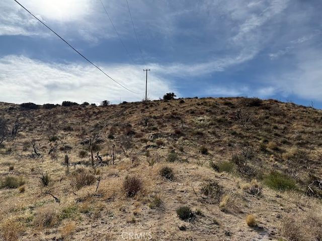 0 200, Llano, CA 93544