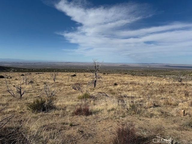 0 200, Llano, CA 93544
