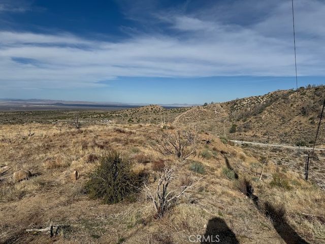 0 200, Llano, CA 93544