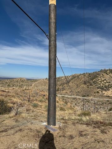 0 200, Llano, CA 93544