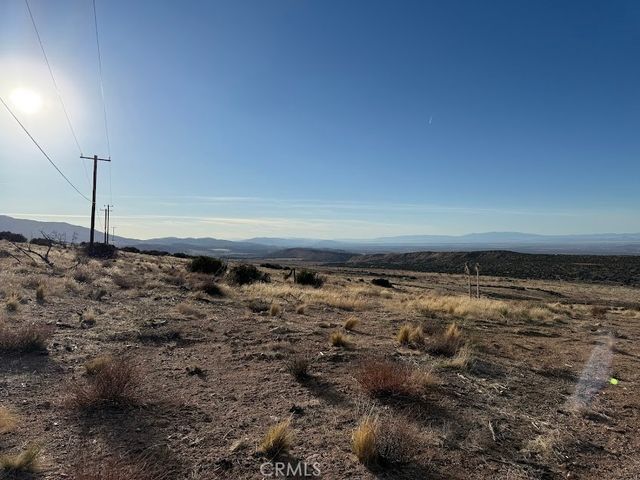 0 200, Llano, CA 93544