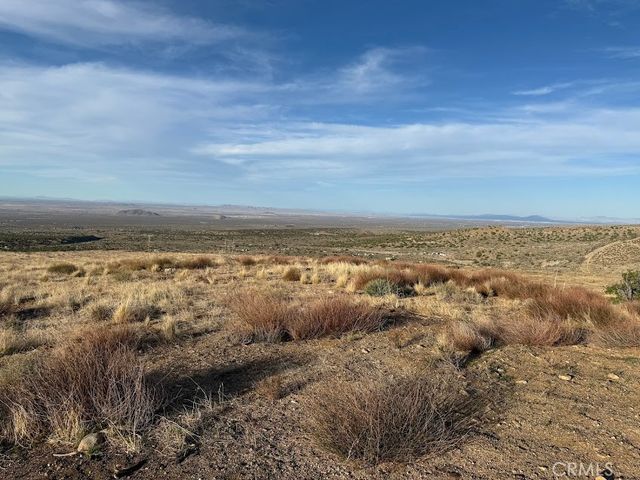 0 200, Llano, CA 93544