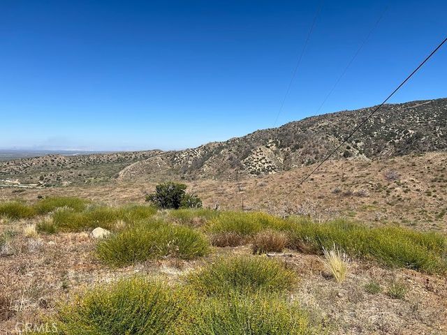 0 200, Llano, CA 93544
