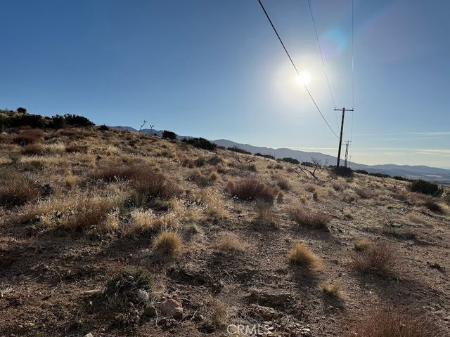 0 200, Llano, CA 93544