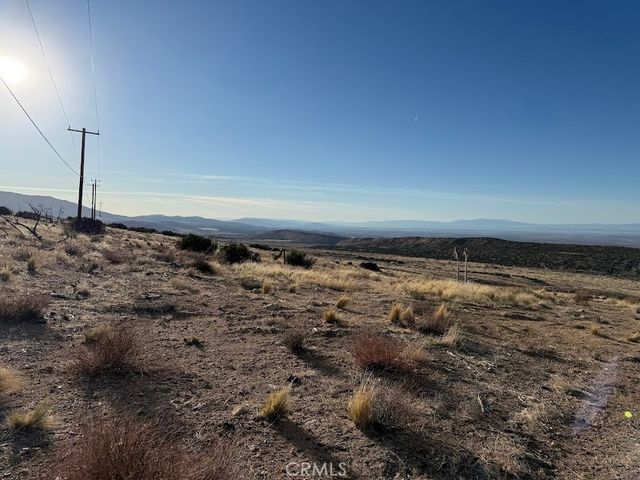 0 200, Llano, CA 93544