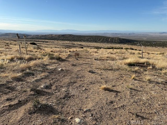 0 200, Llano, CA 93544