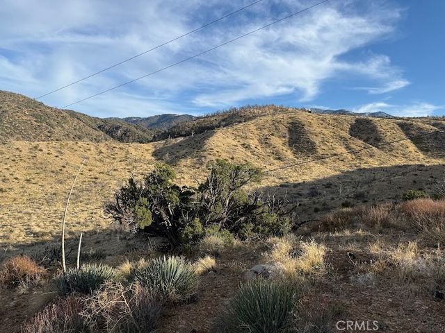0 200, Llano, CA 93544