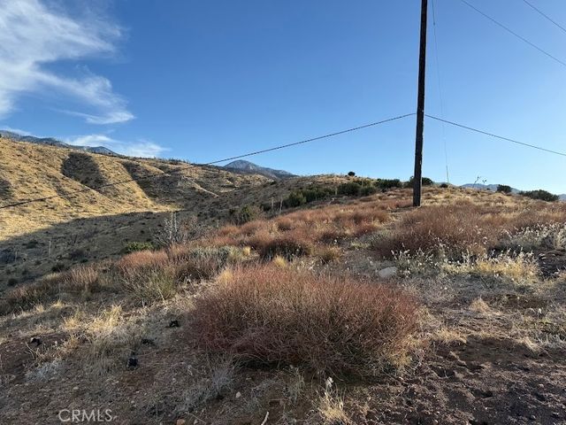 0 200, Llano, CA 93544