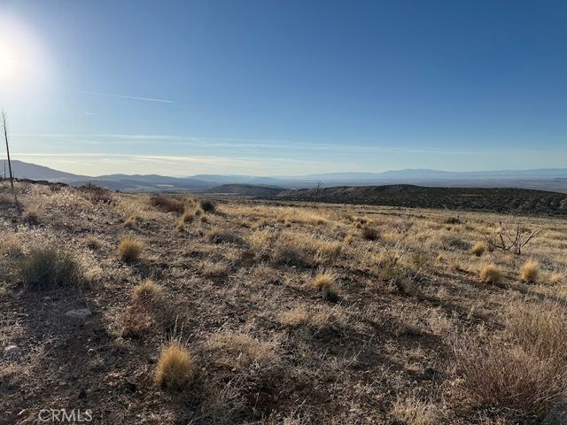 0 200, Llano, CA 93544