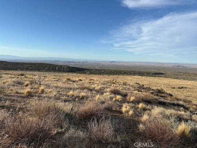 0 200, Llano, CA 93544