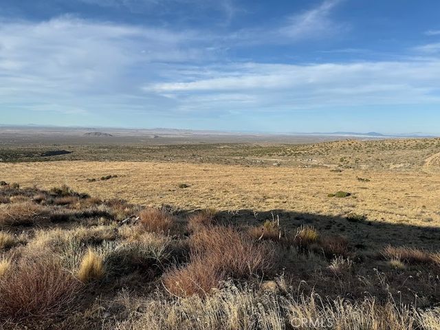 0 200, Llano, CA 93544