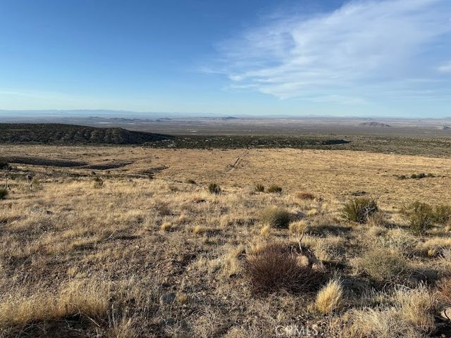 0 200, Llano, CA 93544