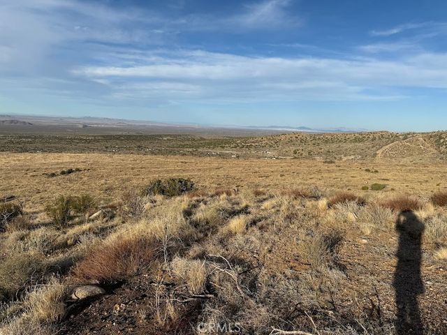 0 200, Llano, CA 93544