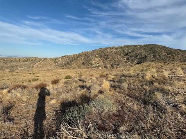 0 200, Llano, CA 93544