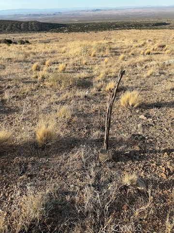 0 200, Llano, CA 93544