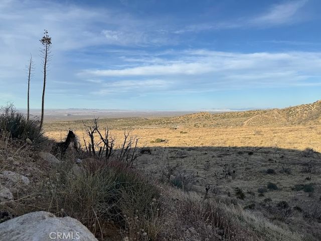 0 200, Llano, CA 93544