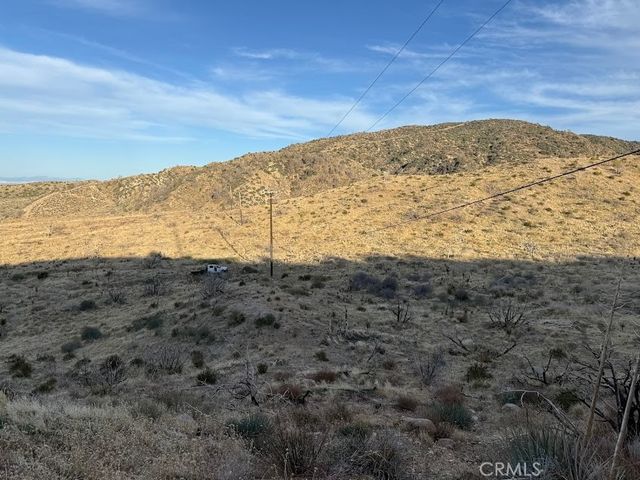 0 200, Llano, CA 93544