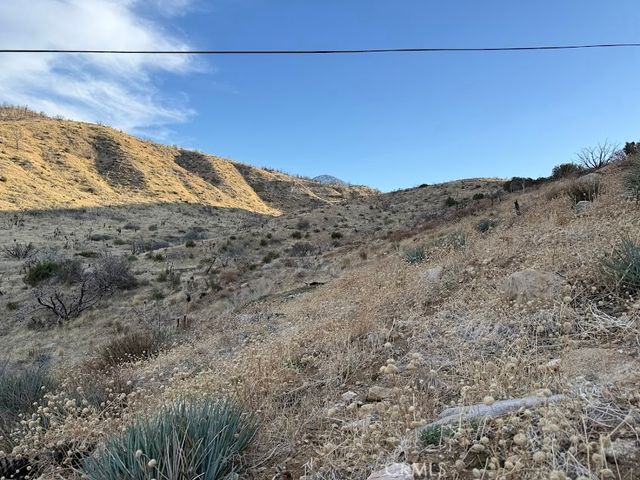 0 200, Llano, CA 93544