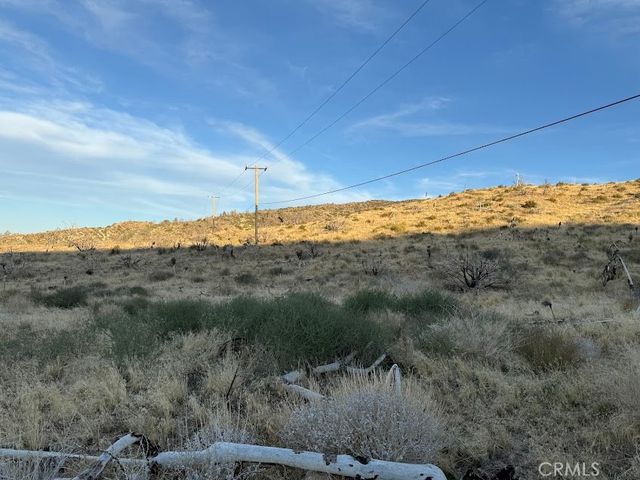 0 200, Llano, CA 93544