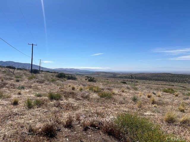 0 200, Llano, CA 93544
