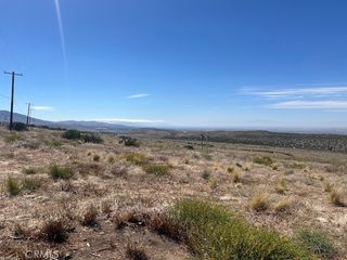 0 200, Llano, CA 93544