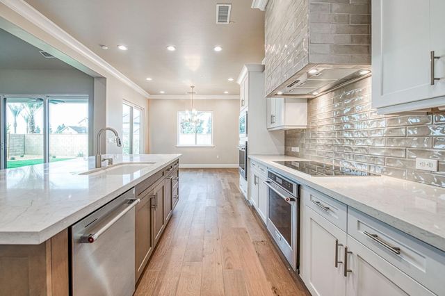 11421 N Live Oak Drive, Fresno, CA 93730