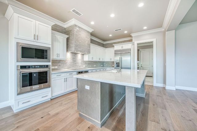 11421 N Live Oak Drive, Fresno, CA 93730