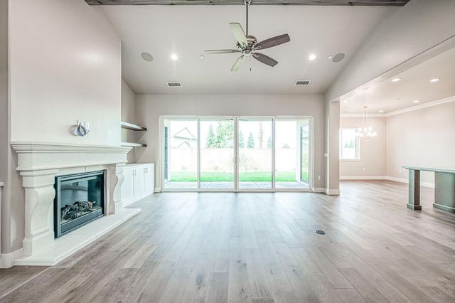 11421 N Live Oak Drive, Fresno, CA 93730