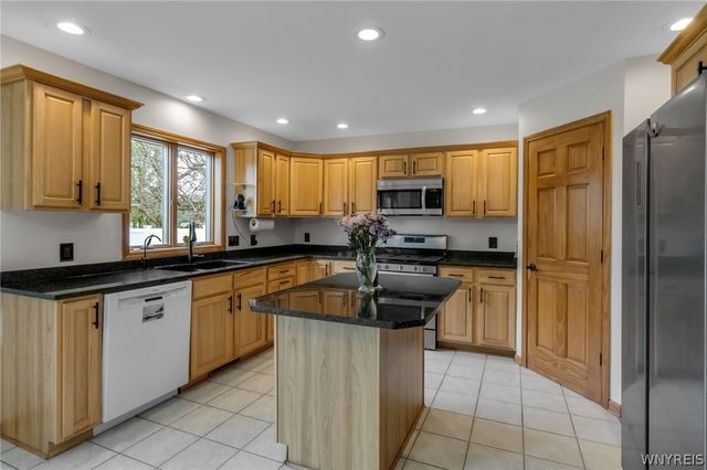 5435 Mapleton Road, Pendleton, NY 14094