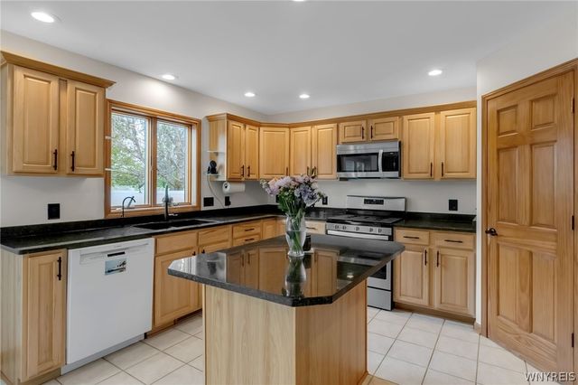 5435 Mapleton Road, Pendleton, NY 14094