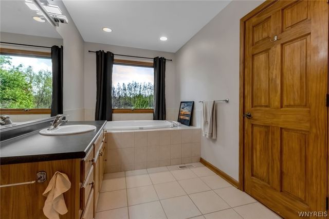 5435 Mapleton Road, Pendleton, NY 14094