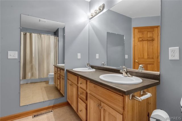 5435 Mapleton Road, Pendleton, NY 14094