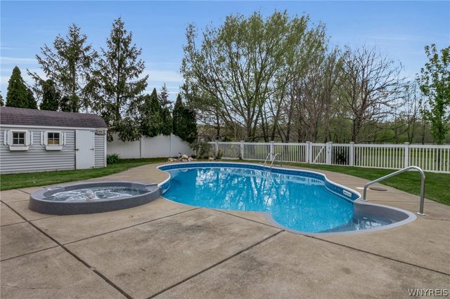 5435 Mapleton Road, Pendleton, NY 14094