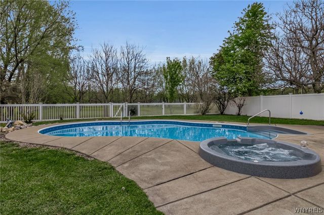 5435 Mapleton Road, Pendleton, NY 14094