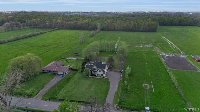 5435 Mapleton Road, Pendleton, NY 14094