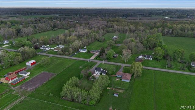 5435 Mapleton Road, Pendleton, NY 14094