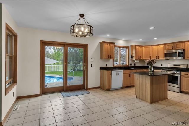 5435 Mapleton Road, Pendleton, NY 14094