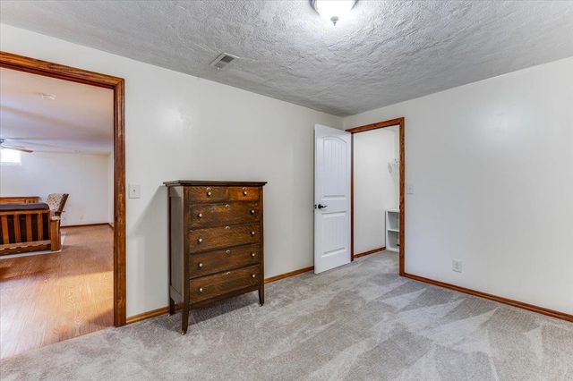 1201 N Beau Jardin, Derby, KS 67037
